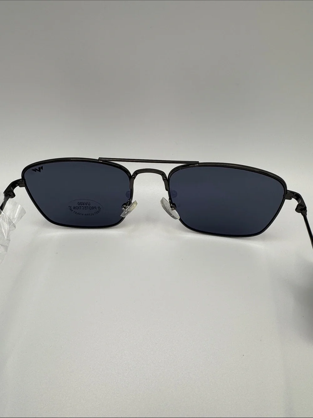 Classic Black Metal Frame Sunglasses with Dark Blue Lenses